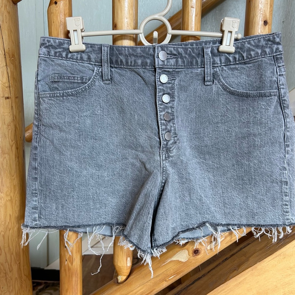 SUMMER - Universal Thread Gray Button Fly Jean Shorts - Distressed